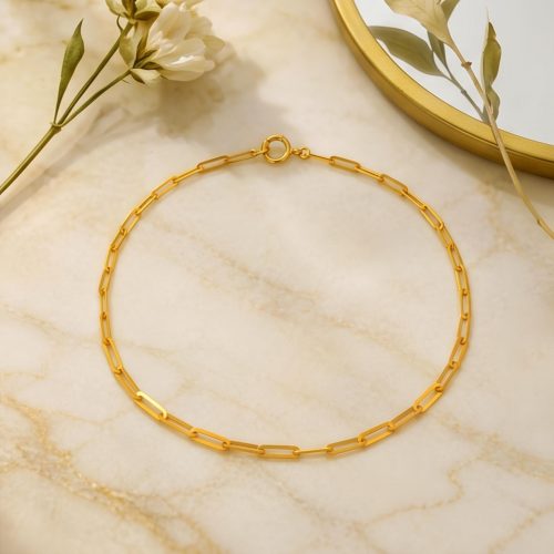Discover the premium 21K gold bracelet collection by Bafleh Jewellery featuring the iconic paperclip