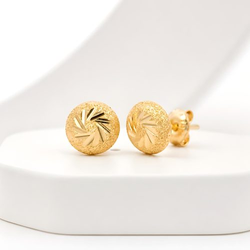 Unparalleled Craftsmanship: The Artistry of 18k Gold Stud Earrings