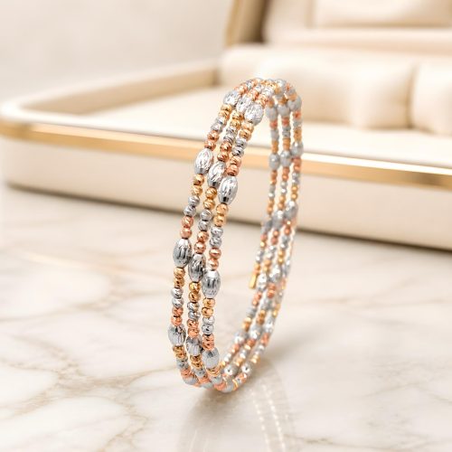 Add a Touch of Luxury to Your Look with the Exquisite Spring Bangle in 18K Gold with Intricate Beats Detailing