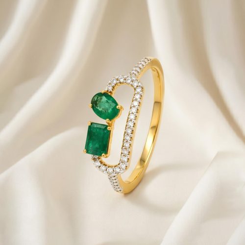 Classic 18K Yellow Gold Emerald Ring with Brilliant Natural Diamonds  A Symbol of Elegance