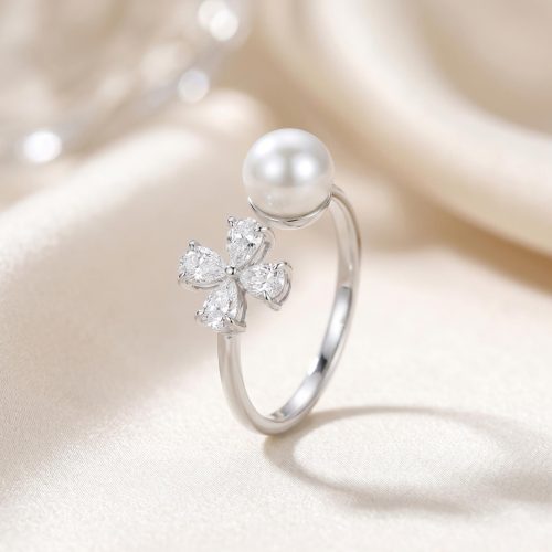 A Perfect Harmony of Brilliance and Purity ? Dazzling Diamonds Embrace a Radiant Pearl, Exclusively at Bafleh Jewellery.