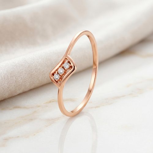 Minimalist Beauty: Light & Chic Rose Gold Diamond Rings for Every Day