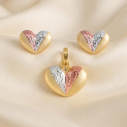 Elegant 18K Gold Pendant Set Crafted with Timeless Beauty and Exceptional Bafleh Jewellery Artistry