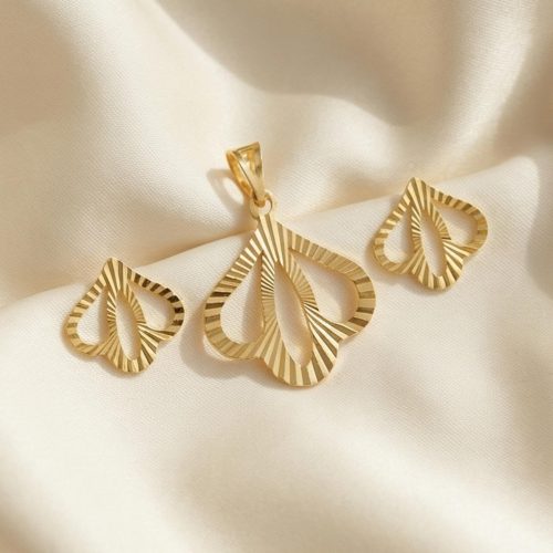 Classic 18K Gold Pendant Set from Bafleh Jewellery Perfect for Modern and Traditional Looks