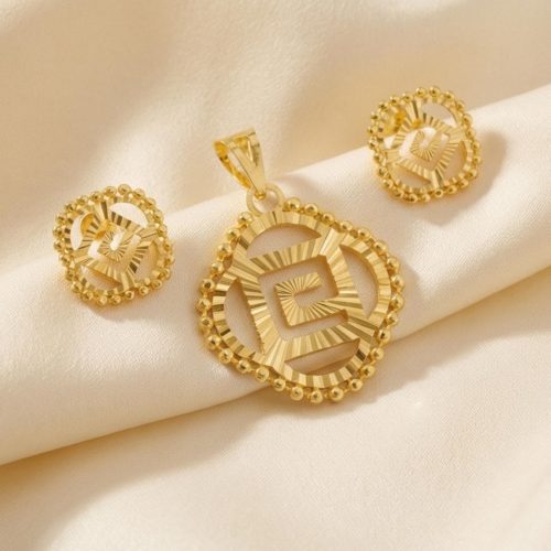 Premium 18K Gold Pendant Set Designed with Attention to Detail and Superior Craftsmanship