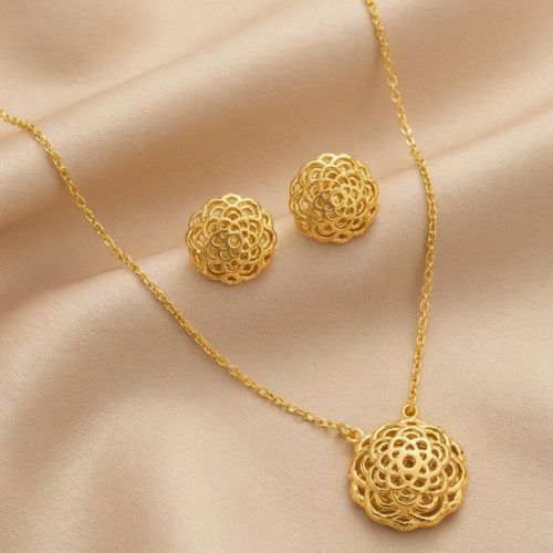 Redefining Everyday Glamour : Lightweight 22kt Gold Necklace Set by Bafleh Jewellery for the Modern Woman