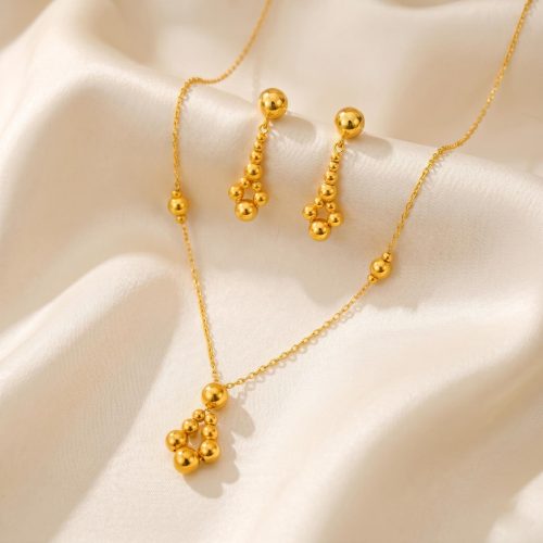 Everyday Elegance in 22kt Gold : Discover Bafleh Jewellery's Gracefully Lightweight Necklace Set