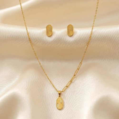 Adorn Yourself in the Lightest Touch of Pure Gold with Bafleh's Delicately Designed 22kt Necklace Set