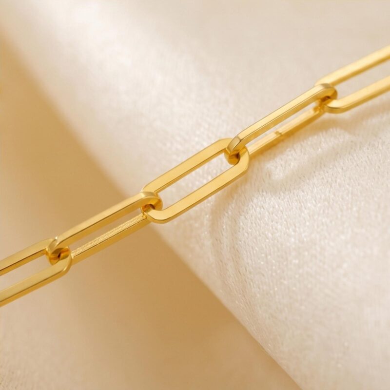 Alternative view of Discover the premium 21K gold bracelet collection by Bafleh Jewellery featuring the iconic paperclip
