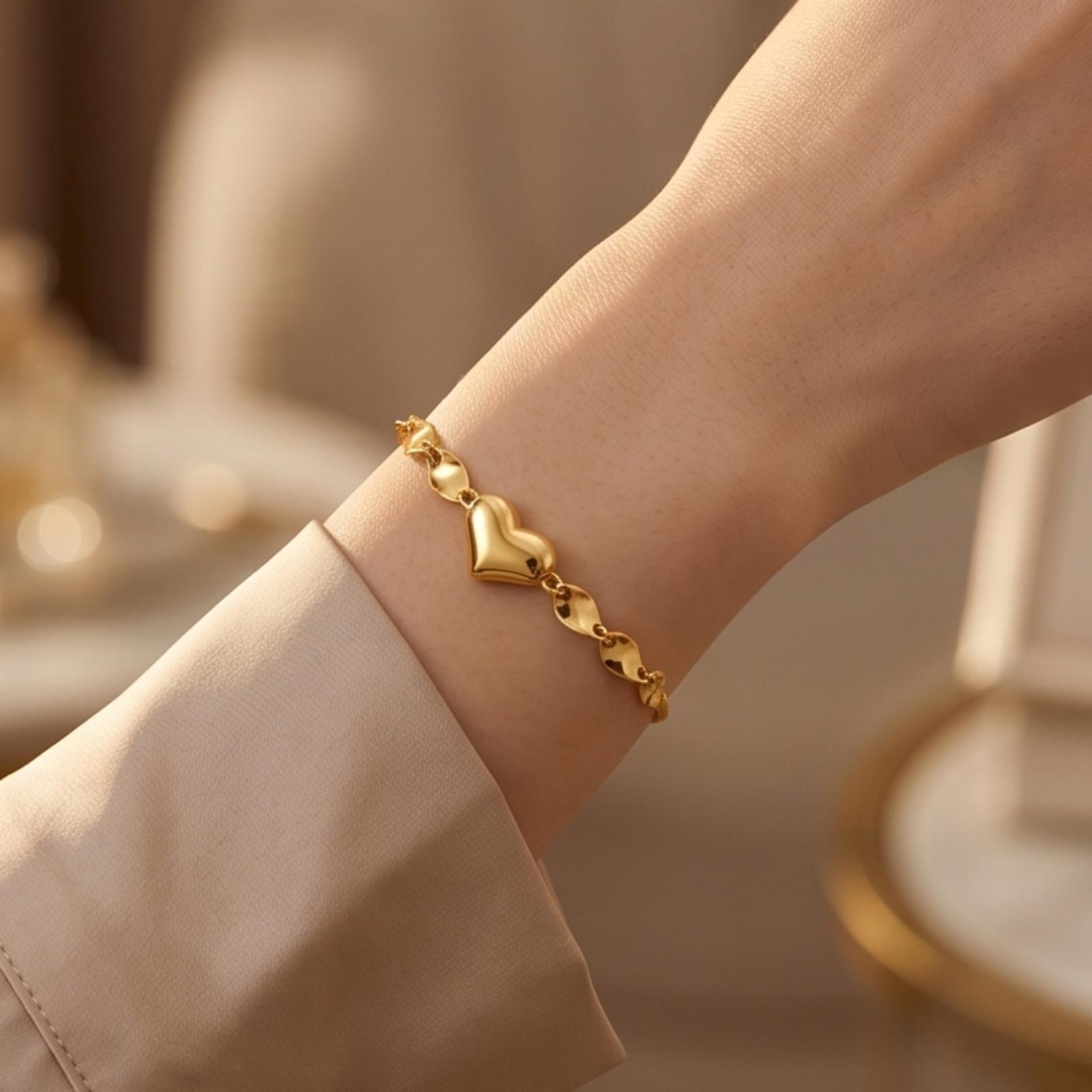 Elegant 18K Gold Polished Heart Leaf Motif Bracelet - Image 3
