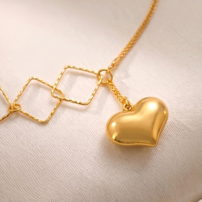 Alternative view of Elegant 18K Gold Rhombus Link Heart Charm Bracelet