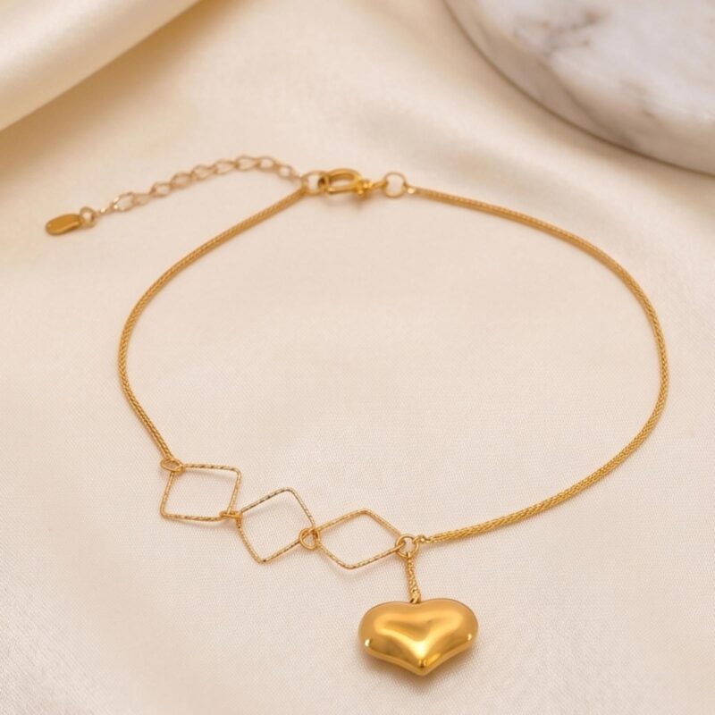 Elegant 18K Gold Rhombus Link Heart Charm Bracelet