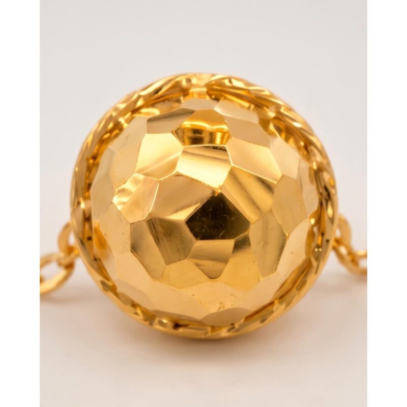 Alternative view of Minimal Round Pendant Necklace in 18K Gold | Bafleh Jewellery