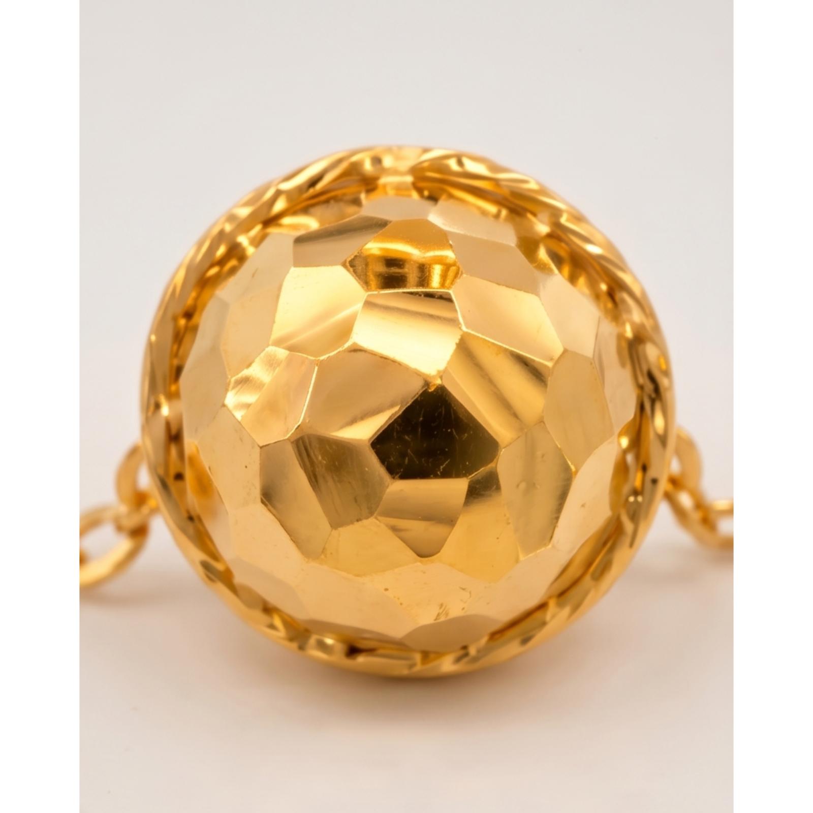 Minimal Round Pendant Necklace in 18K Gold | Bafleh Jewellery - Image 2