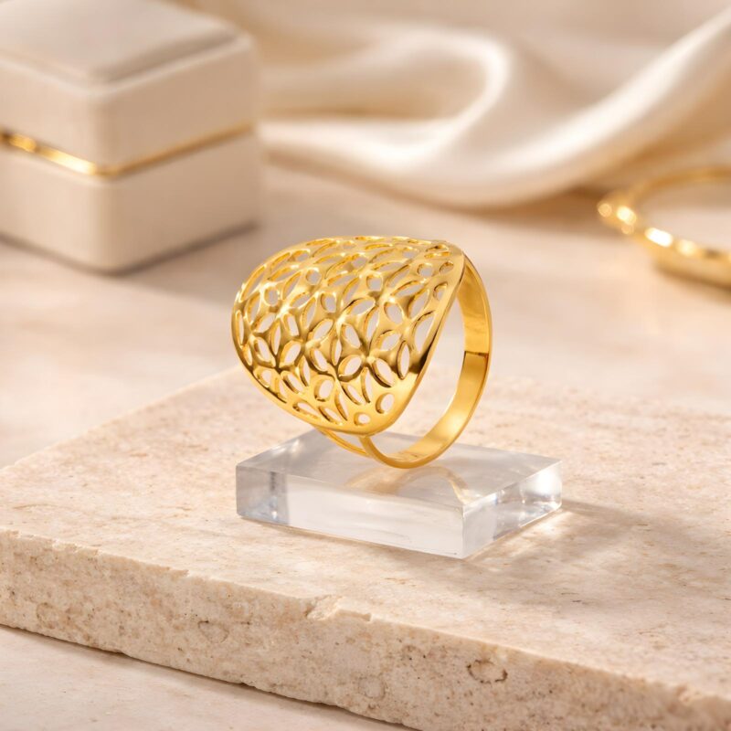 Timeless Elegance in Lightweight 18K Gold Rings Only at Bafleh Jewellery