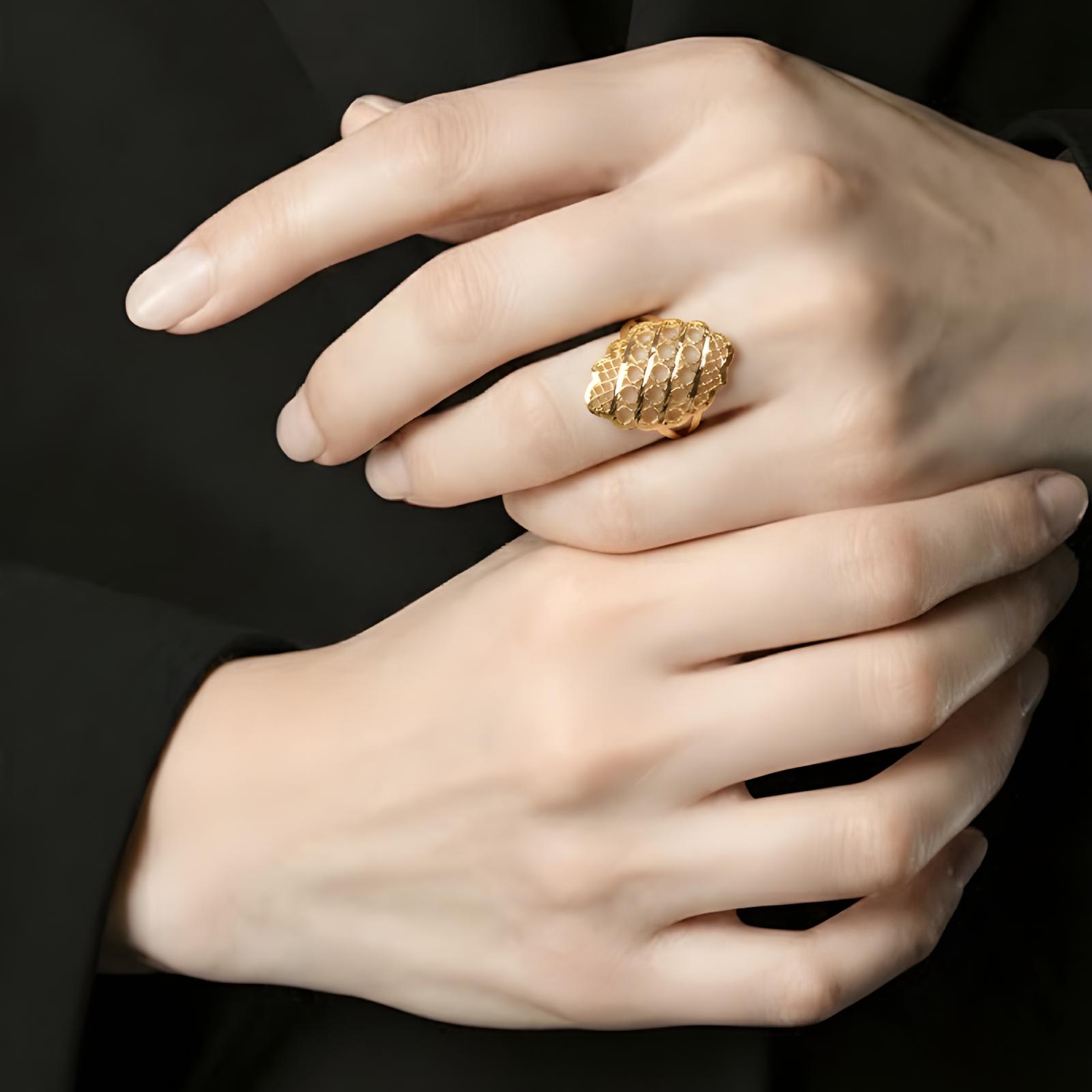 Maximum Sparkle in Minimal 18K Gold Ring Collections at Bafleh Jewellery - Image 3