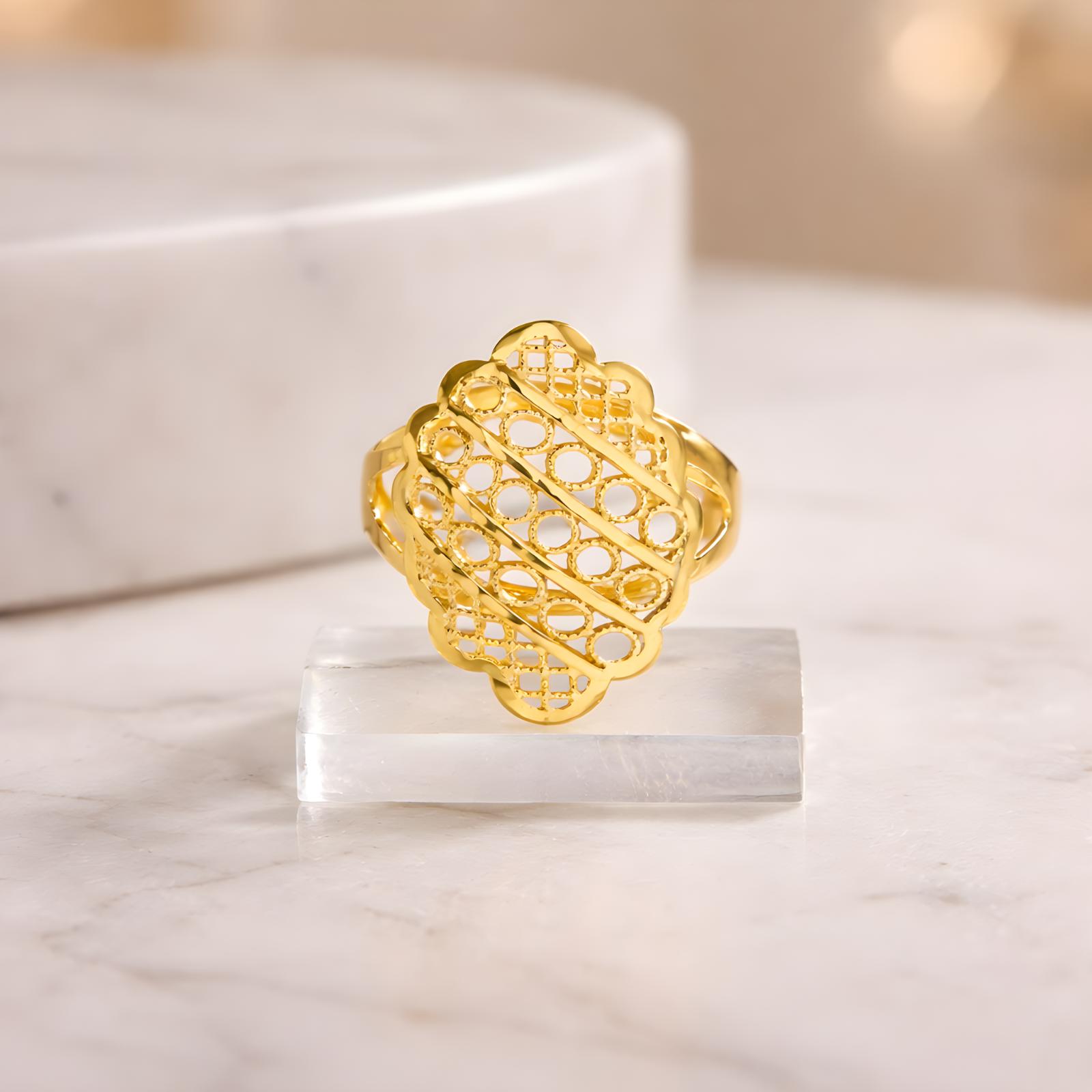 Maximum Sparkle in Minimal 18K Gold Ring Collections at Bafleh Jewellery