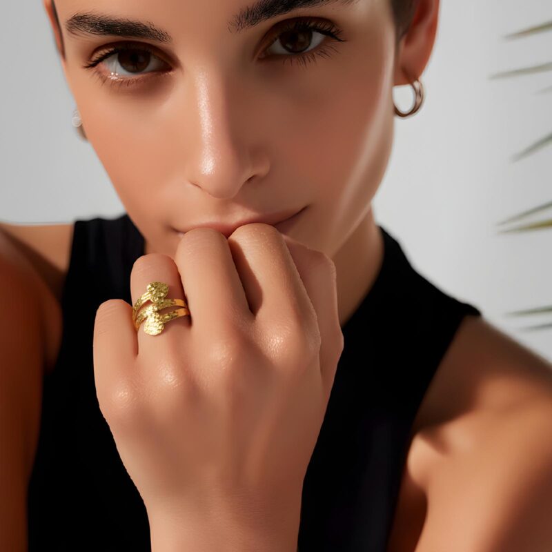 Alternative view of Elegant Lightweight 18K Rings for Refined Daily Wear