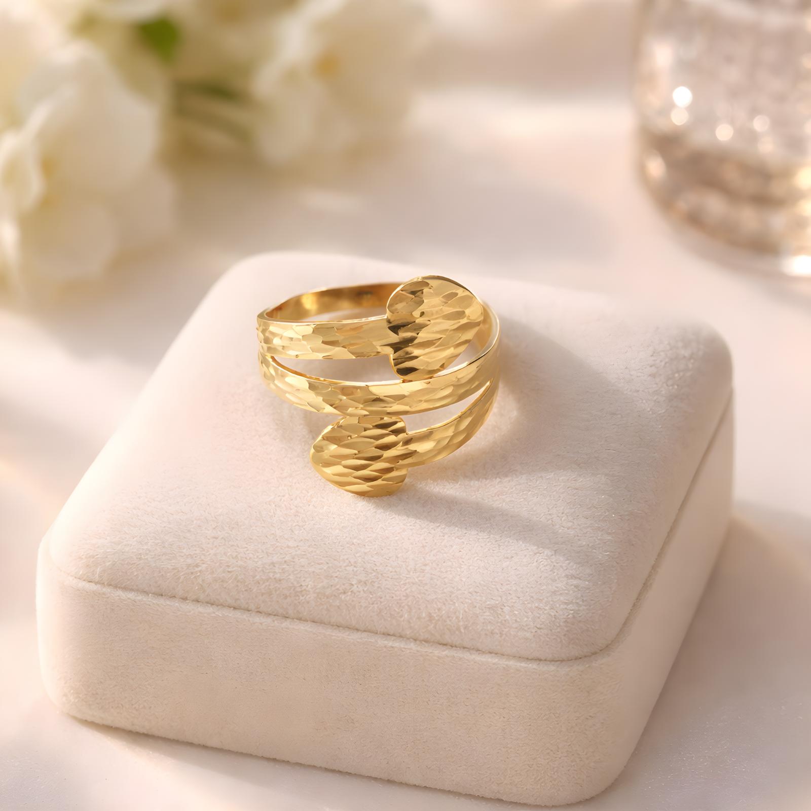 Elegant Lightweight 18K Rings for Refined Daily Wear - Image 4