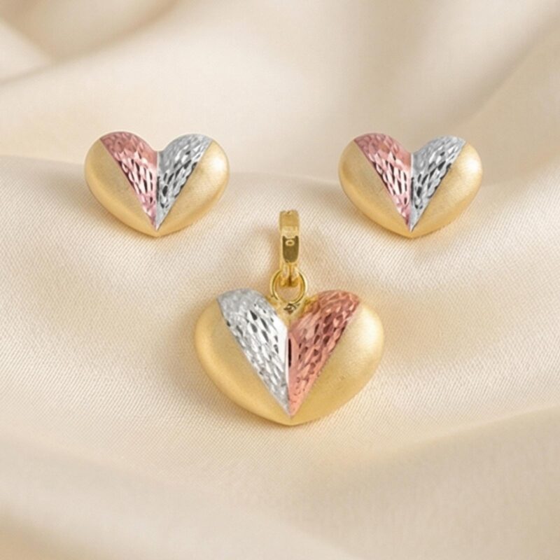 Elegant 18K Gold Pendant Set Crafted with Timeless Beauty and Exceptional Bafleh Jewellery Artistry