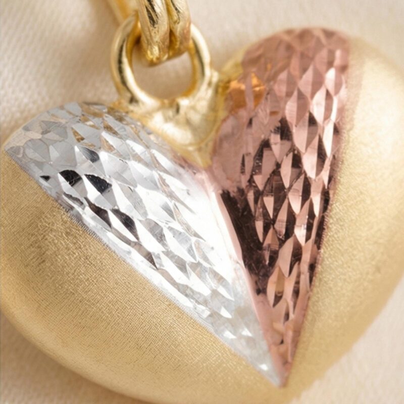 Alternative view of Elegant 18K Gold Pendant Set Crafted with Timeless Beauty and Exceptional Bafleh Jewellery Artistry