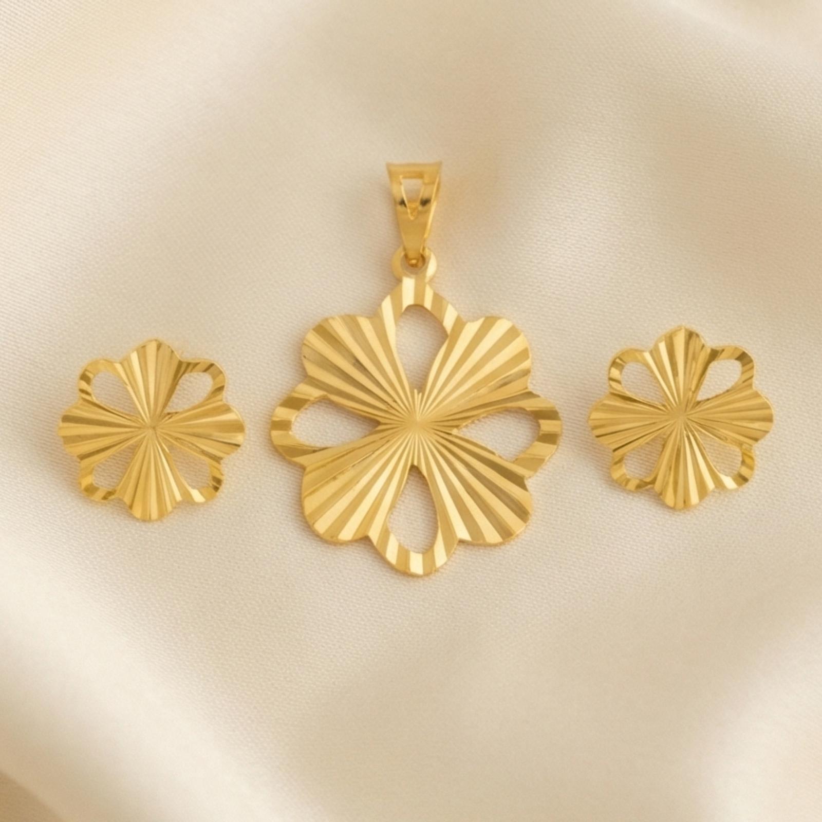 Refined 18K Gold Pendant Set Offering a Minimal Yet Striking Statement of Sophistication - Image 6