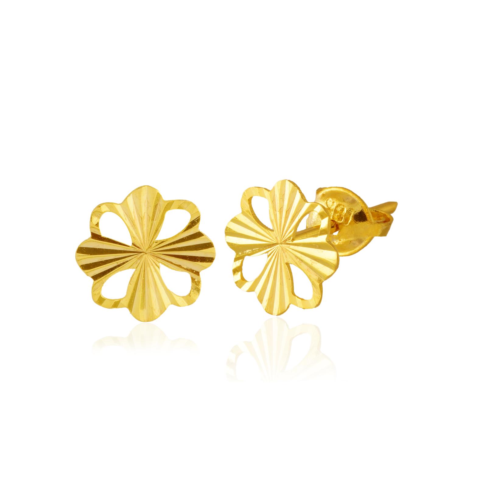 Refined 18K Gold Pendant Set Offering a Minimal Yet Striking Statement of Sophistication - Image 5