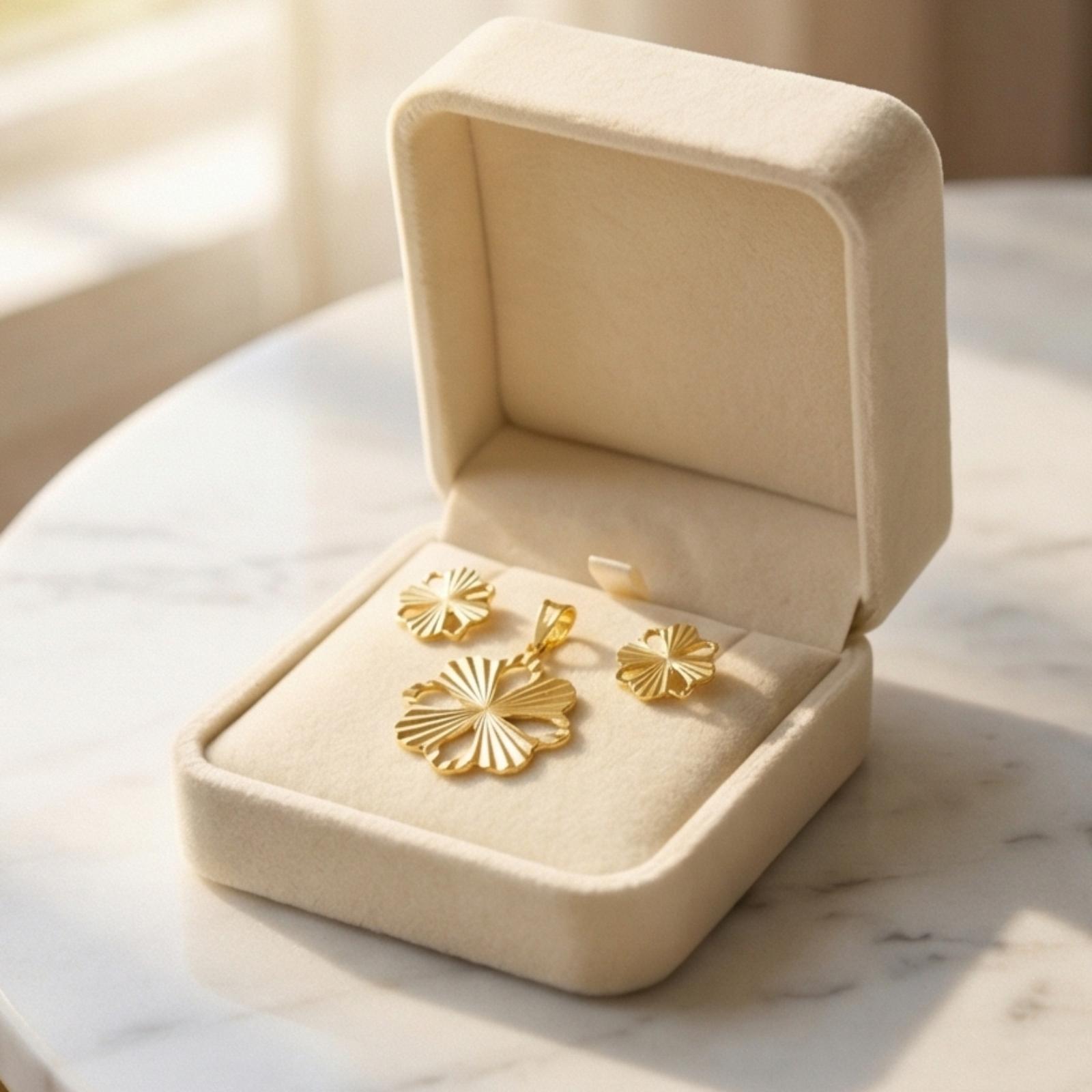 Refined 18K Gold Pendant Set Offering a Minimal Yet Striking Statement of Sophistication - Image 4