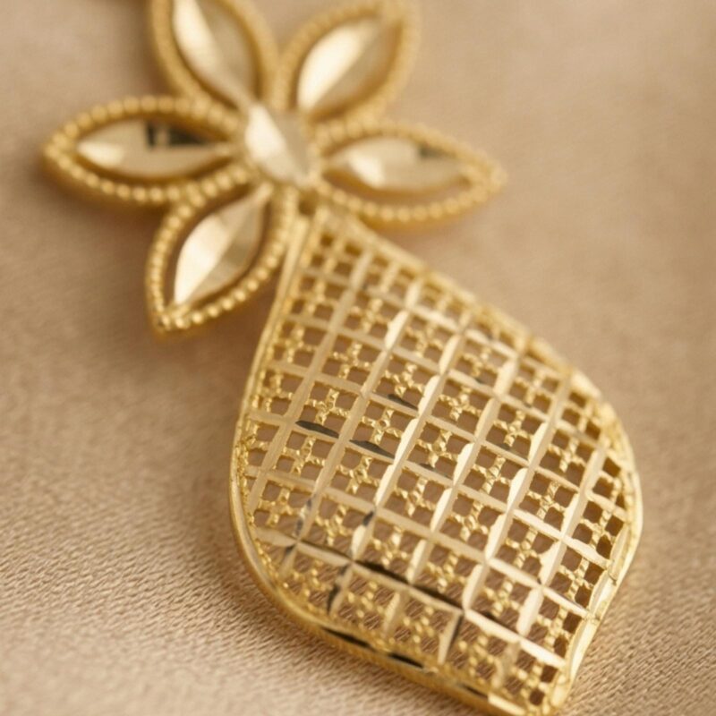 Alternative view of Elegant 18K Gold Pendant Set Perfect for Gifting and Cherishing Precious Moments