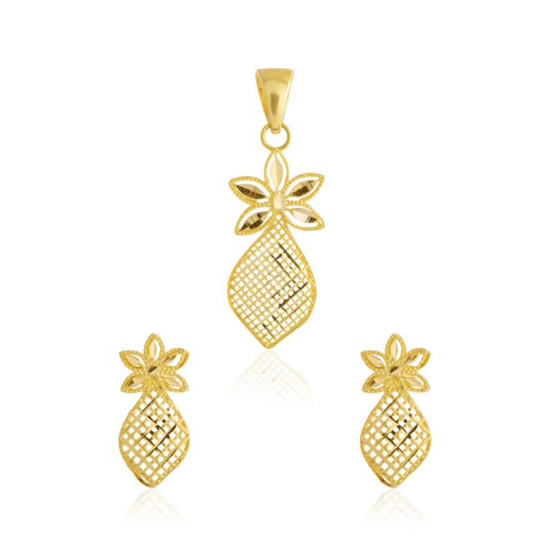 Elegant 18K Gold Pendant Set Perfect for Gifting and Cherishing Precious Moments