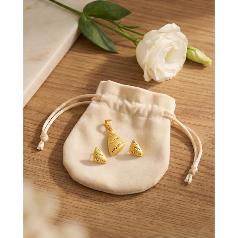 Alternative view of Radiant 18K Gold Pendant Set that Complements Every Outfit with Effortless Elegance