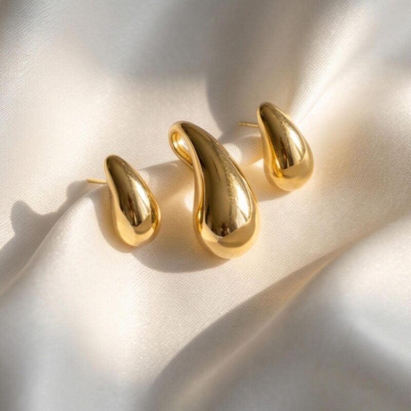 Timeless 18K Gold Pendant Set Combining Purity, Style, and Premium Craftsmanship