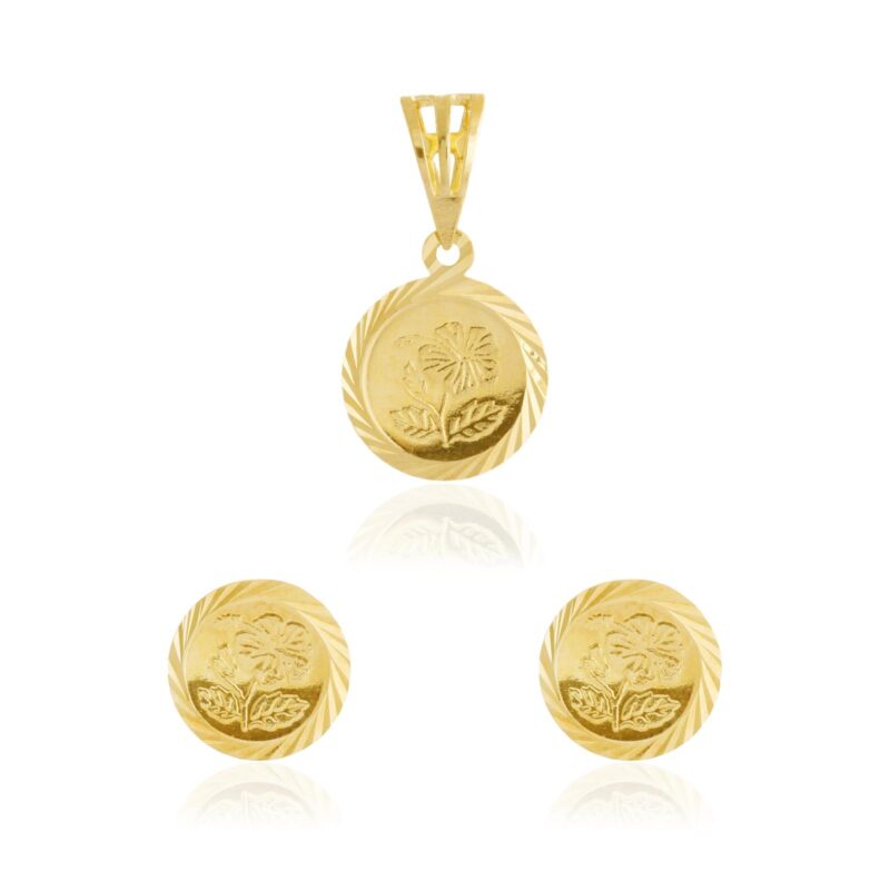 Premium 18K Gold Pendant Set Designed with Precision and Classic Elegance for Modern Sophistication