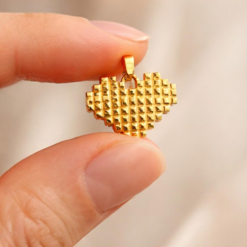 Alternative view of Beautifully Crafted 18K Gold Pendant Set with a Touch of Luxury and Minimal Sophistication
