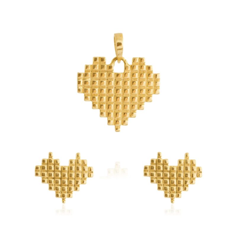 Beautifully Crafted 18K Gold Pendant Set with a Touch of Luxury and Minimal Sophistication