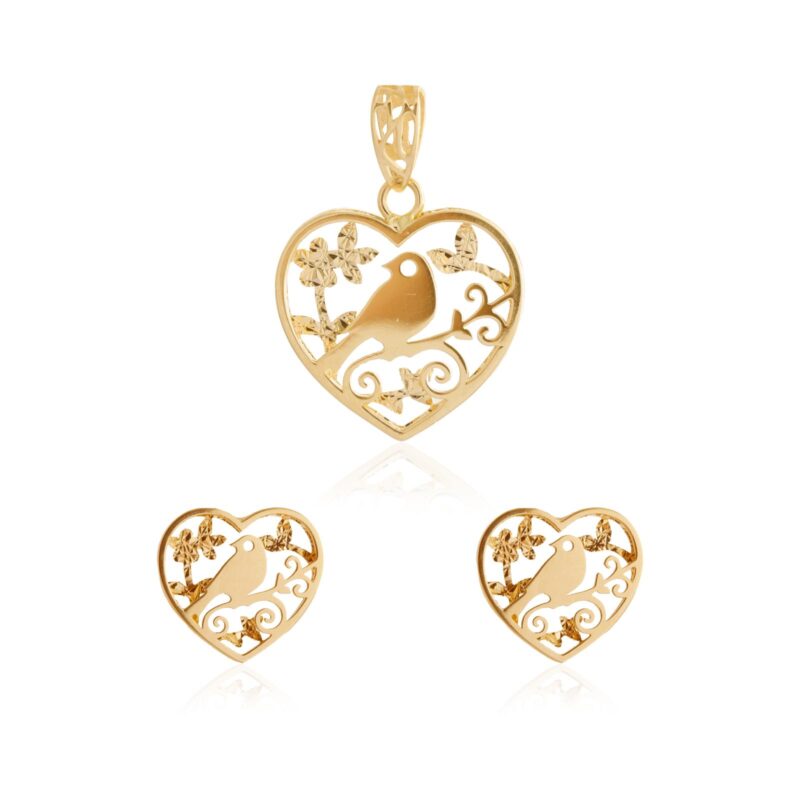Elegant 18K Gold Pendant Set Designed for Everyday Glamour and Special Occasions