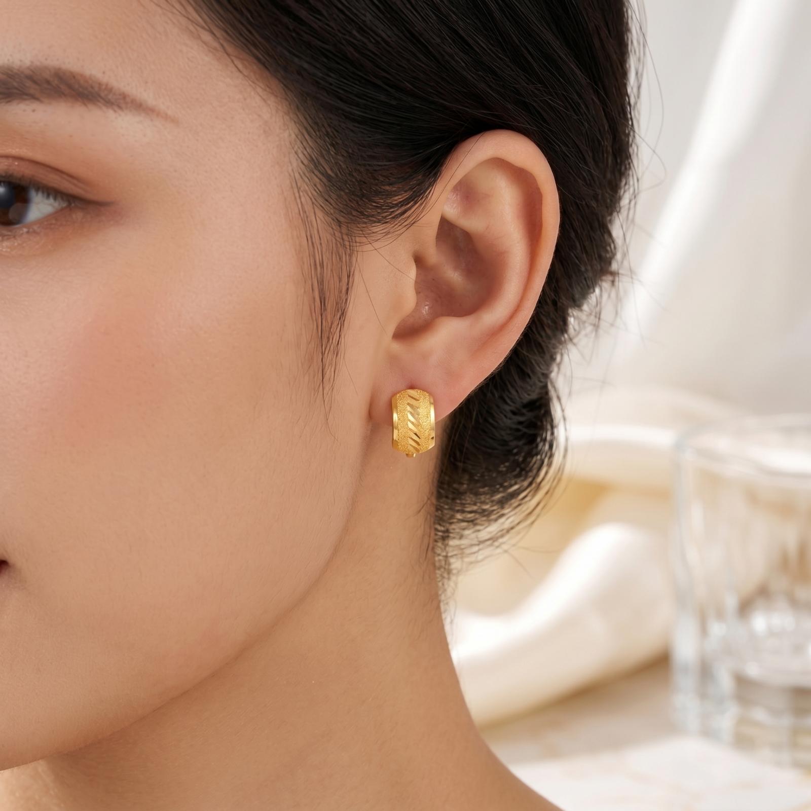 Celebrate with 21k Gold Earrings: A Gift to Cherish - Image 3