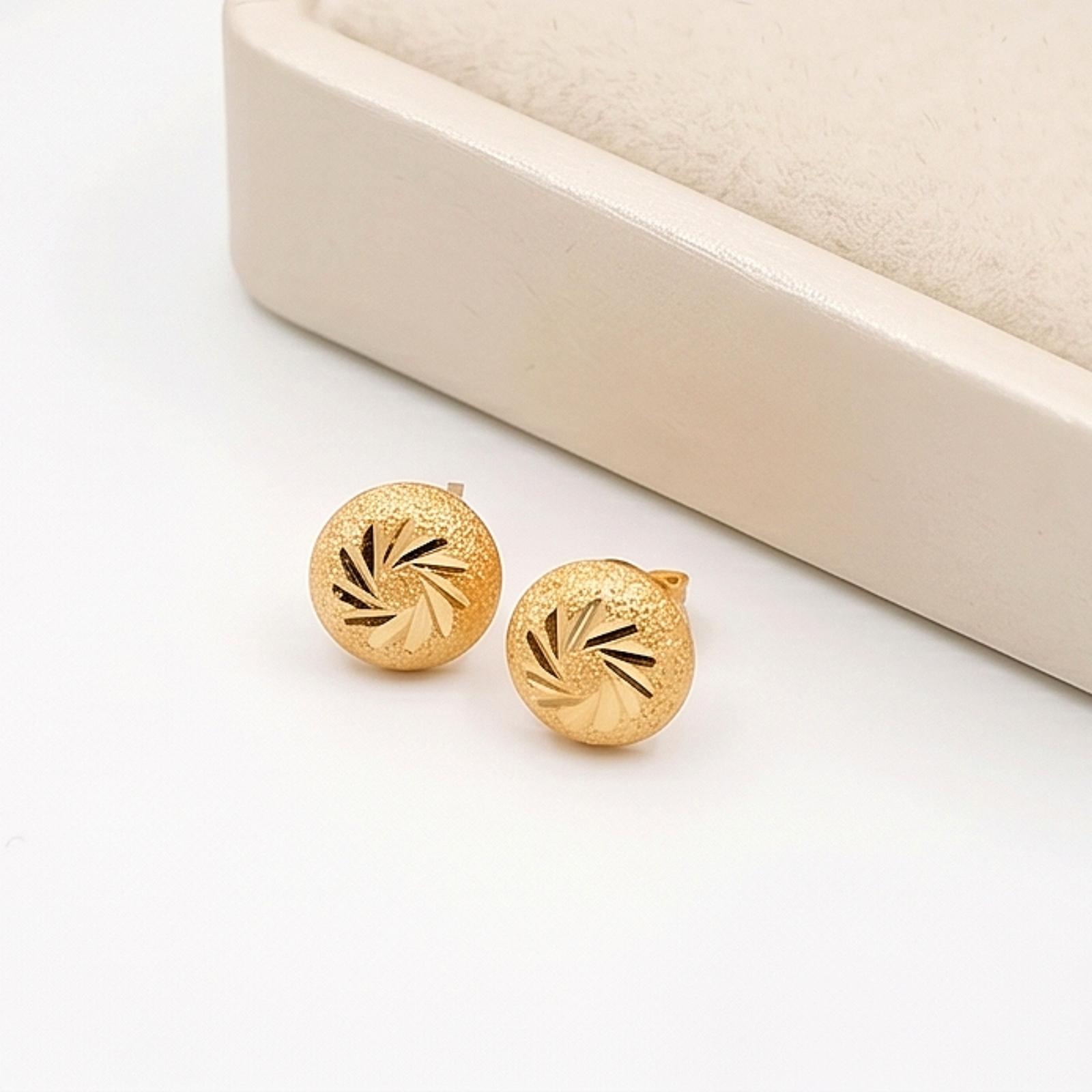 Unparalleled Craftsmanship: The Artistry of 18k Gold Earrings - Image 4