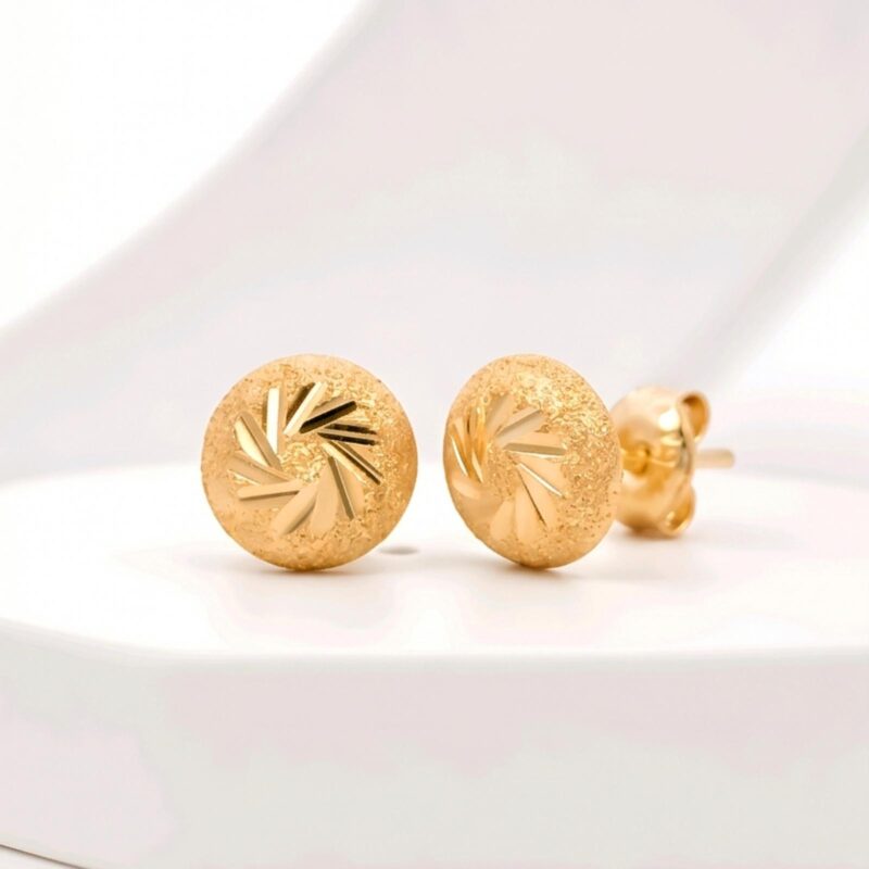 Unparalleled Craftsmanship: The Artistry of 18k Gold Earrings