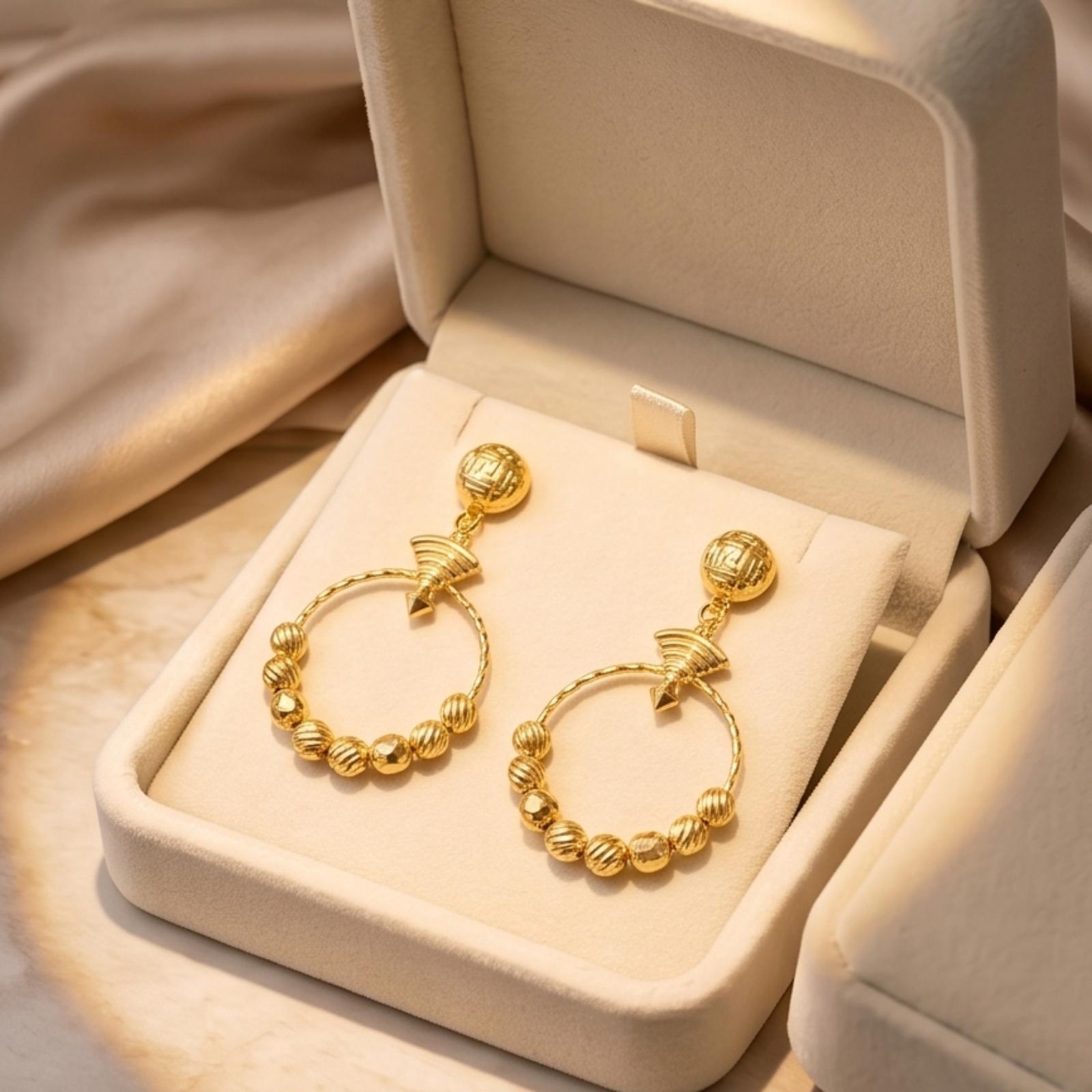 Effortless Style with 22kt Gold Hoop Earrings - Image 3