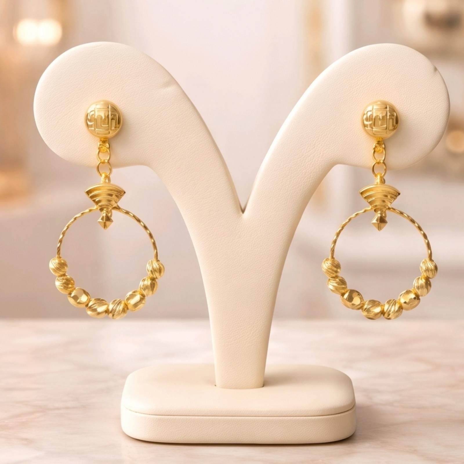 Effortless Style with 22kt Gold Hoop Earrings - Image 4