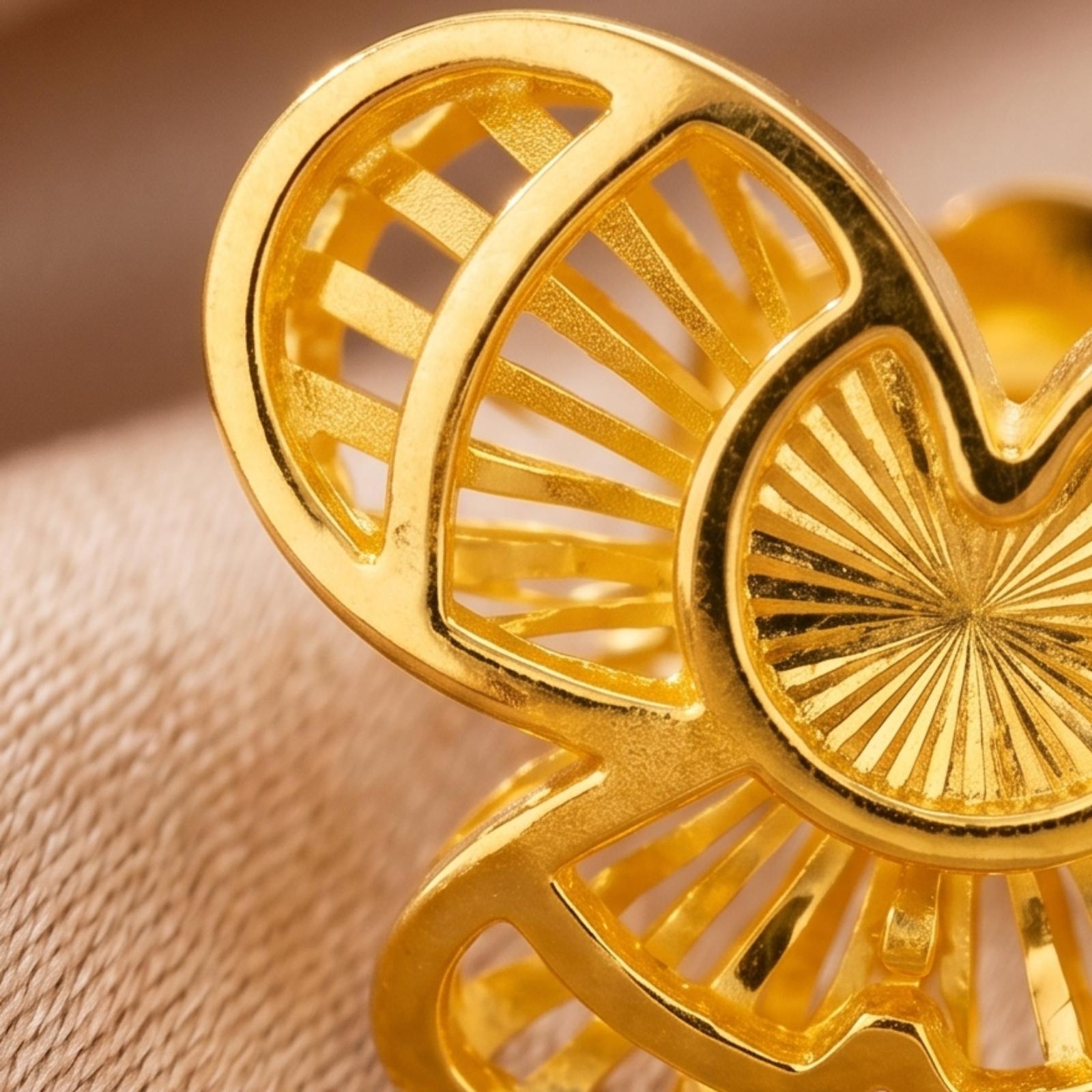 Elevate Your Look with 22kt Gold Stud Earrings - Image 2