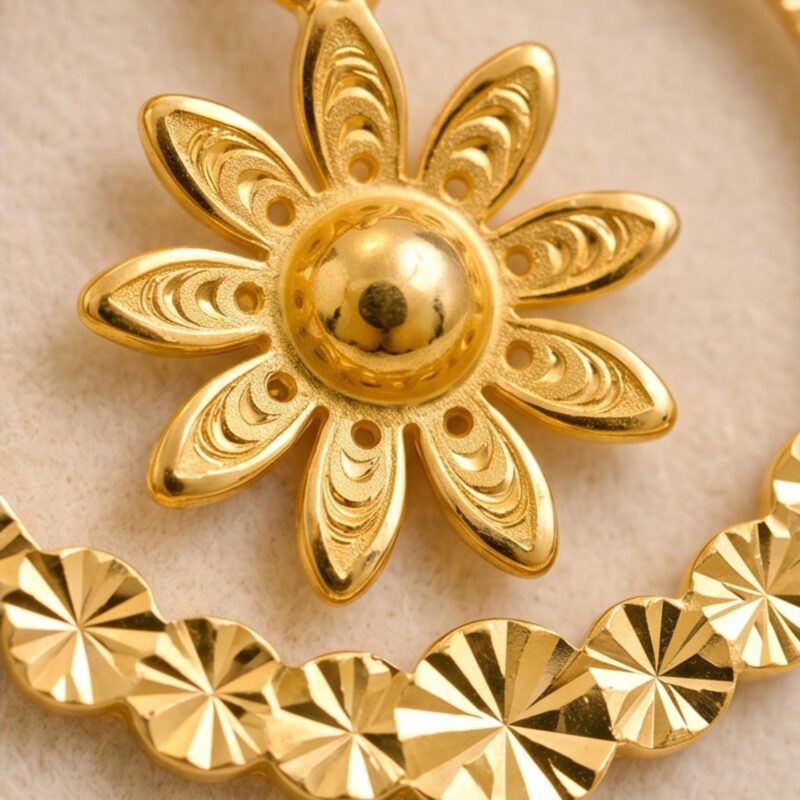 Alternative view of Elegant Flower Shape Pendant with Chain in 21K Gold | Bafleh Jewellery