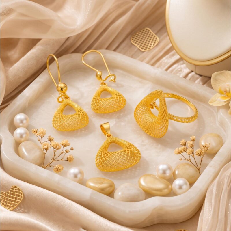 Timeless Tricolor Elegance 22K Gold Pendant Set in Rose, White & Yellow Gold