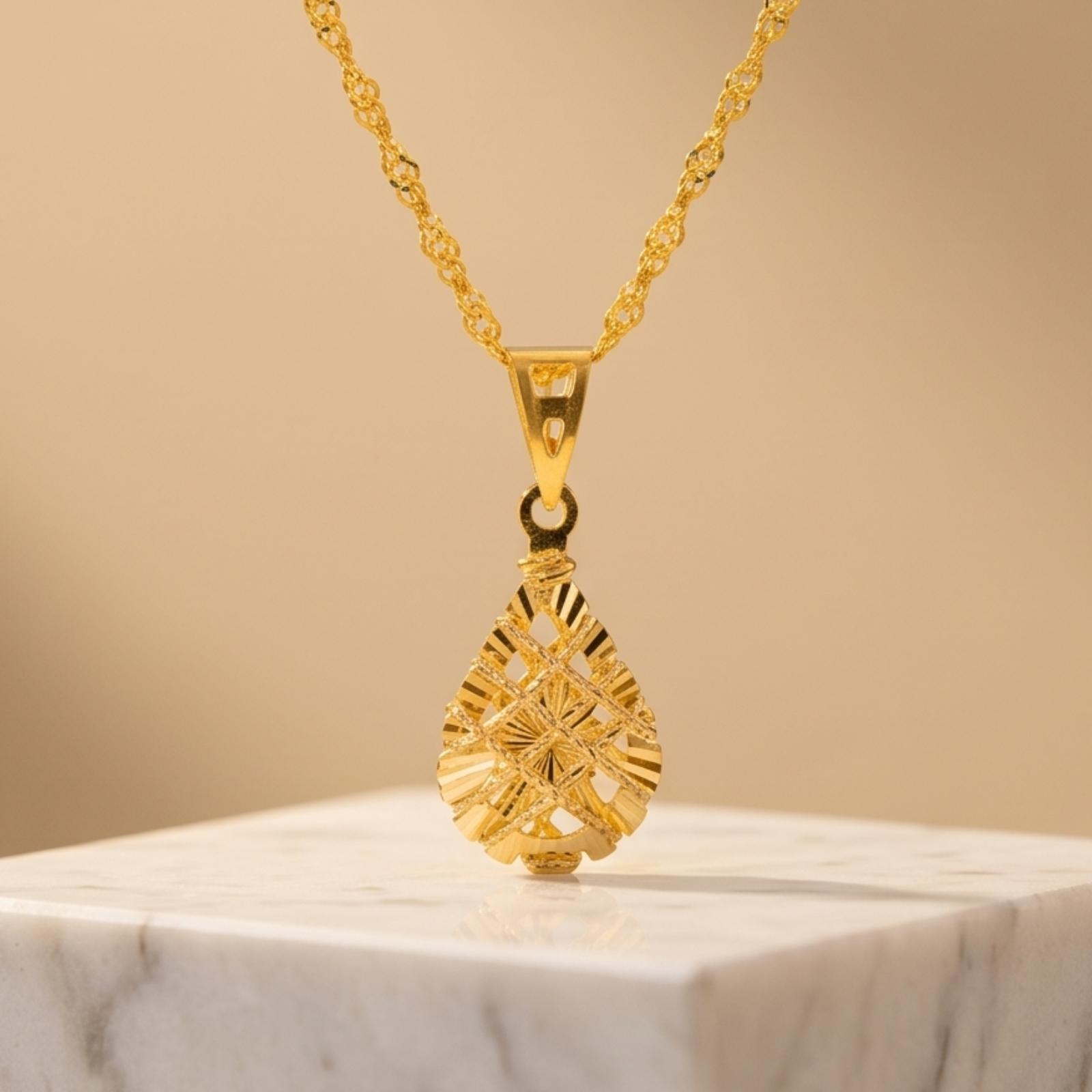 Embrace the Elegance of Nature with This Radiant 22K Gold Necklace