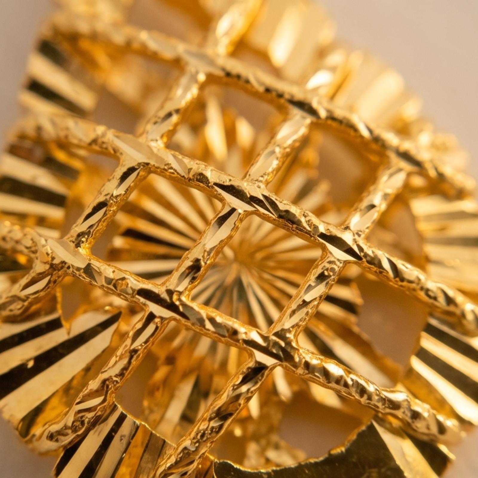 Embrace the Elegance of Nature with This Radiant 22K Gold Necklace - Image 3