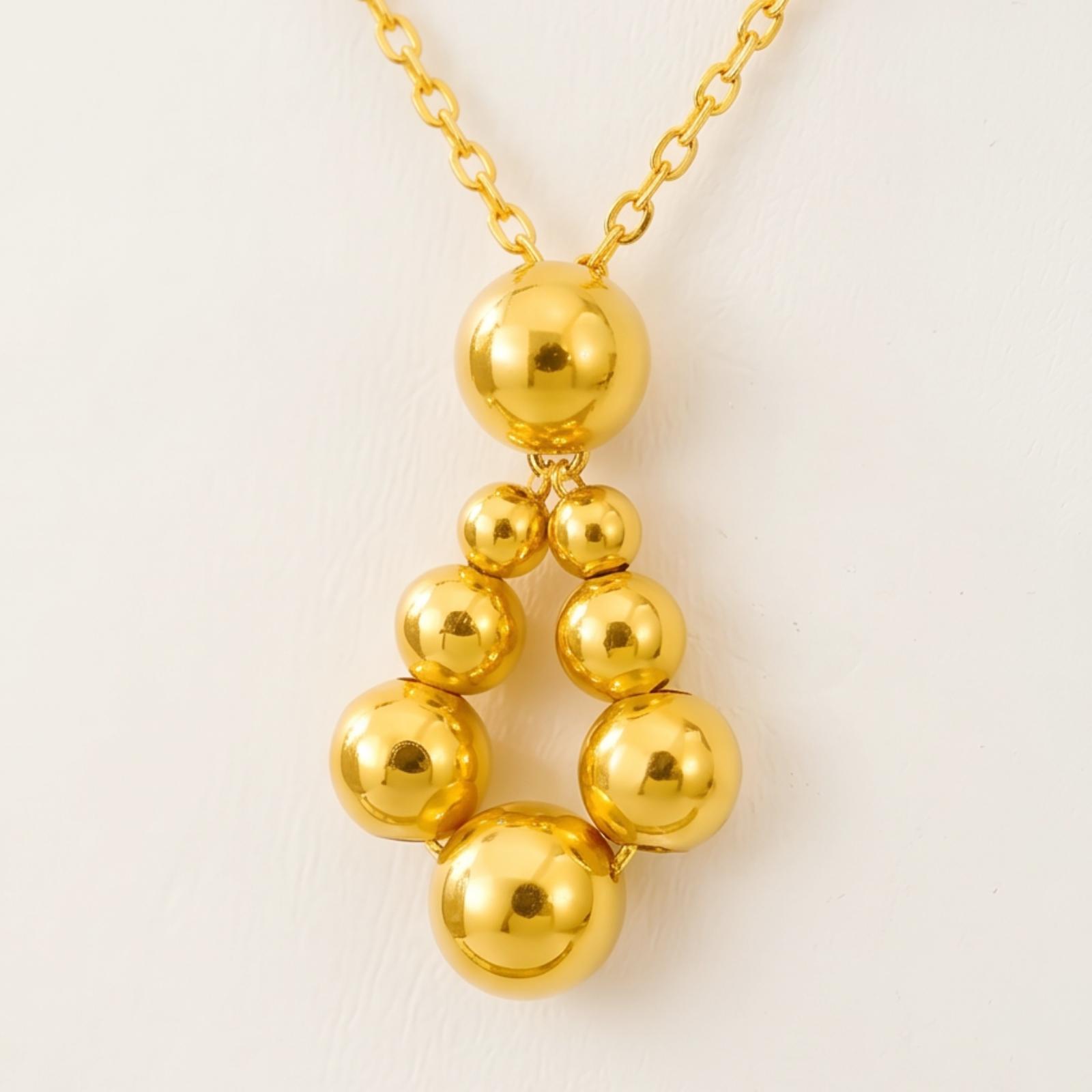 Everyday Elegance in 22kt Gold : Discover Bafleh Jewellery's Gracefully Lightweight Necklace Set - Image 2