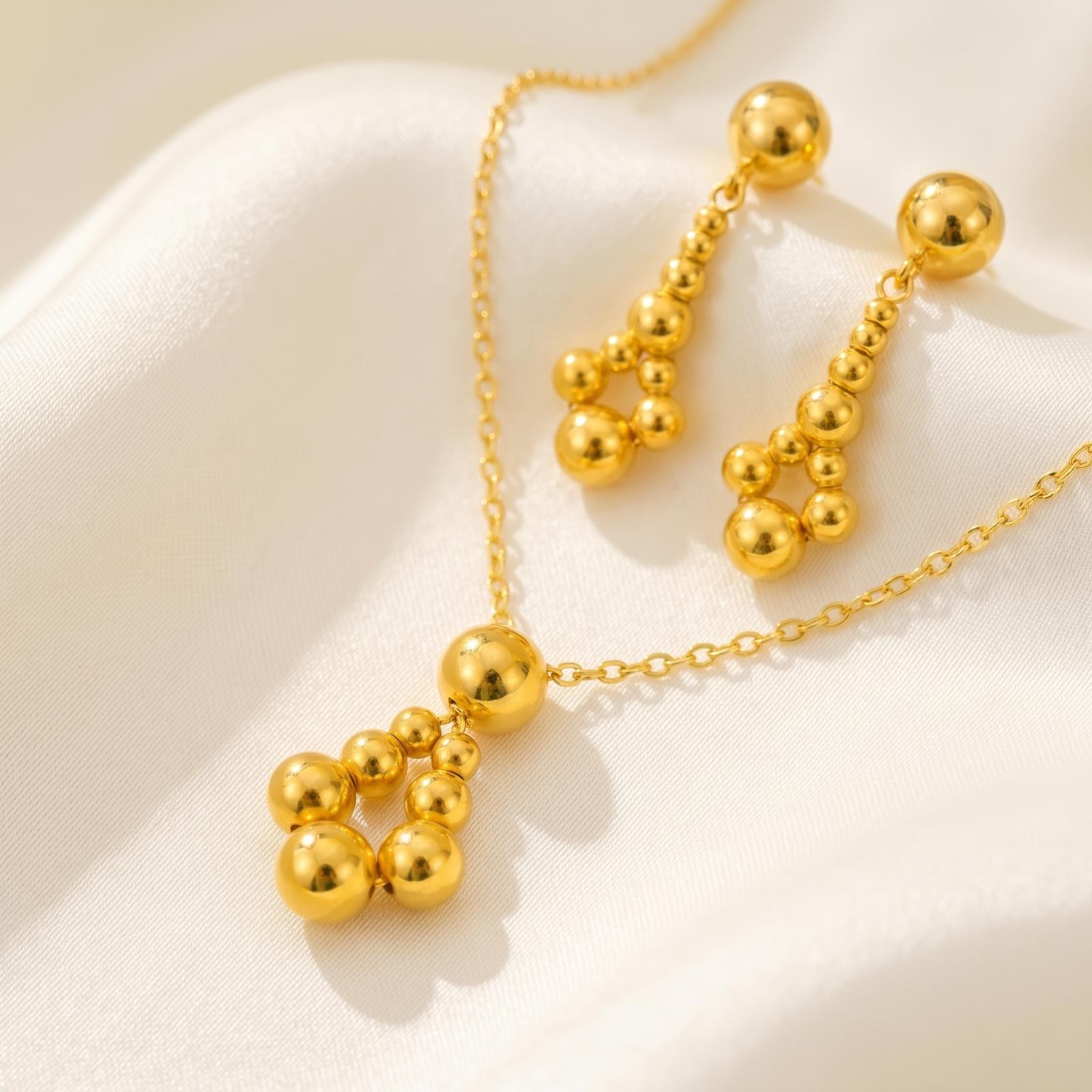 Everyday Elegance in 22kt Gold : Discover Bafleh Jewellery's Gracefully Lightweight Necklace Set