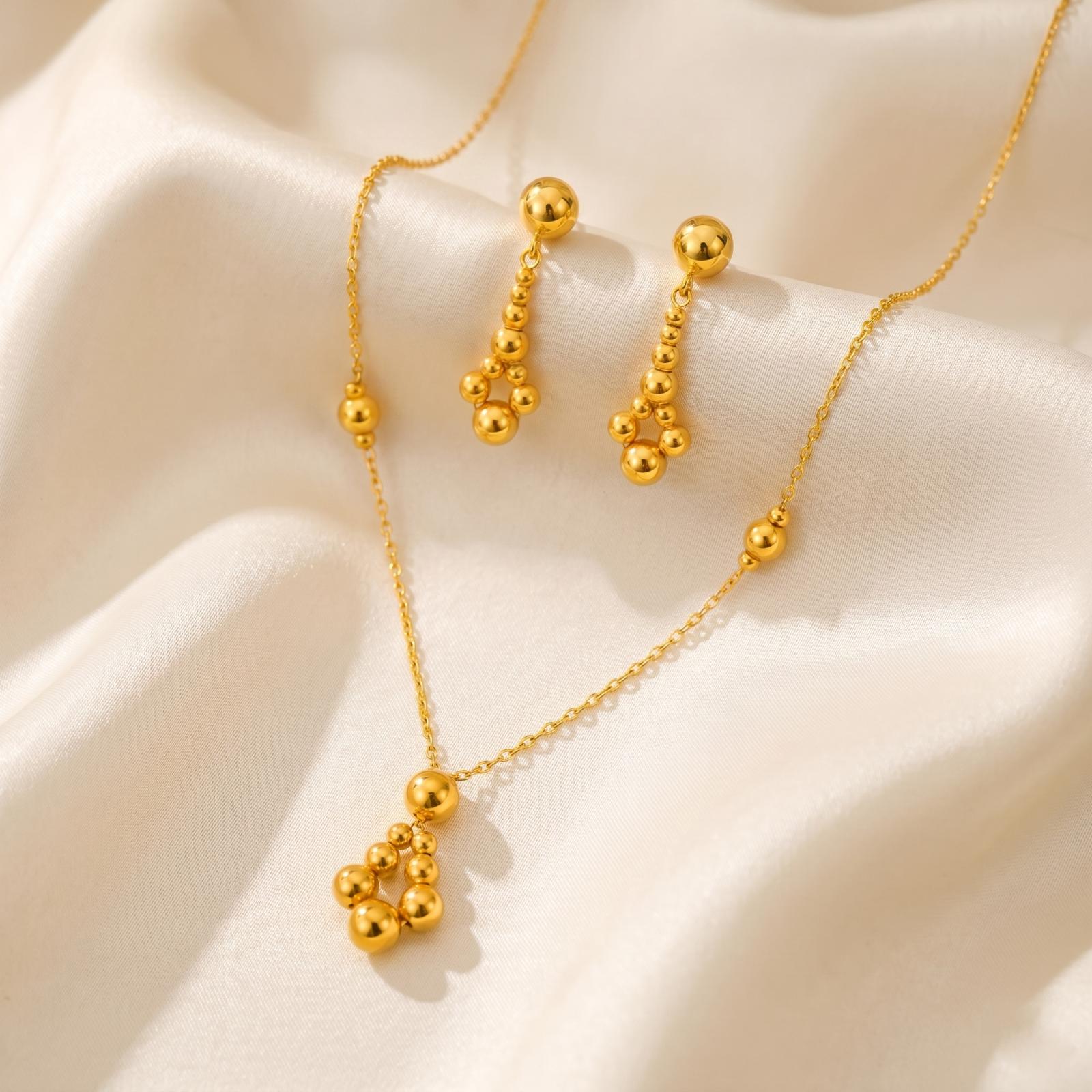Everyday Elegance in 22kt Gold : Discover Bafleh Jewellery's Gracefully Lightweight Necklace Set - Image 4