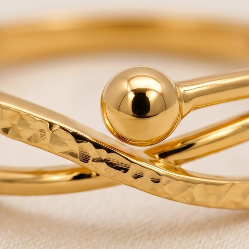 Alternative view of Discover the Art of Elegance in 18K Gold